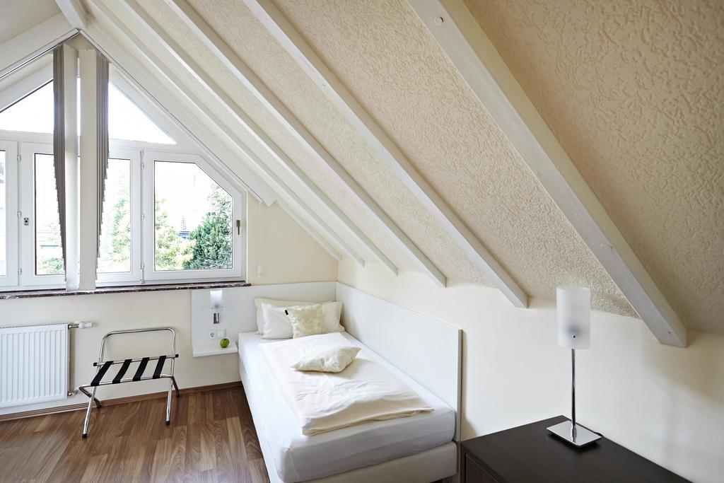 Hotel Bonjour Bad Soden am Taunus Oda fotoğraf