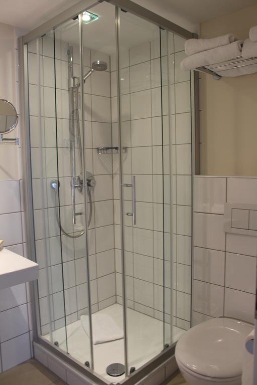 Hotel Bonjour Bad Soden am Taunus Oda fotoğraf