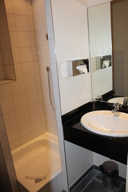 Hotel Bonjour Bad Soden am Taunus Oda fotoğraf