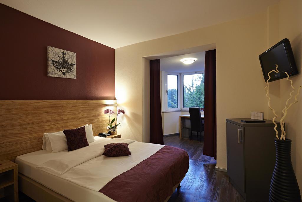 Hotel Bonjour Bad Soden am Taunus Dış mekan fotoğraf