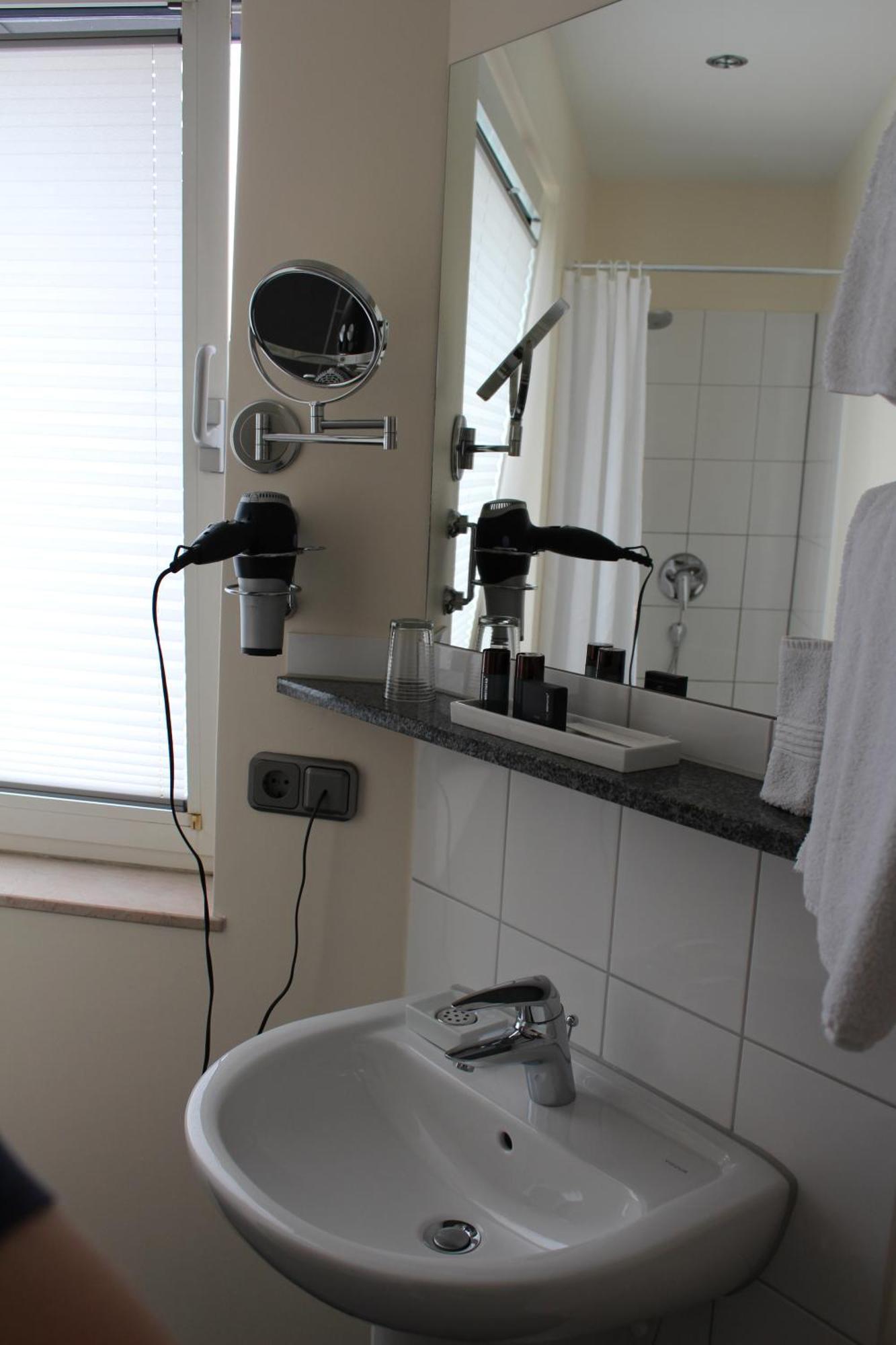 Hotel Bonjour Bad Soden am Taunus Oda fotoğraf